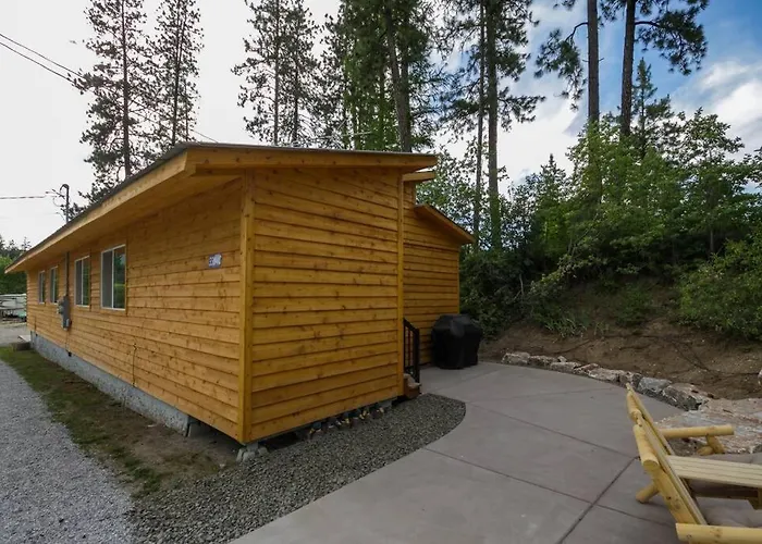 Cozy Duplex Unit - Beautiful Lake Views