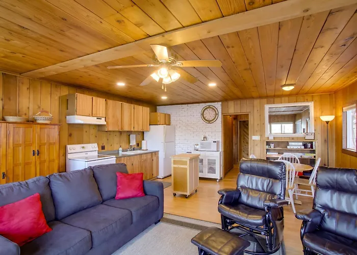 Charming Lakefront Cabin W/ Deck & Fire Pit!