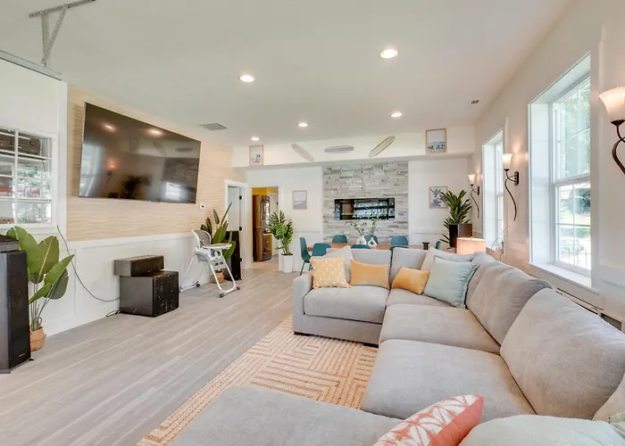 Waterfront Deck W/ Fire Pit: Lake Spokane Gem!
