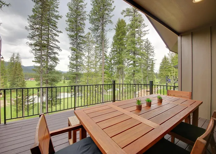 Elegant Priest Lake Townhome ~ 1 Mi From Lake